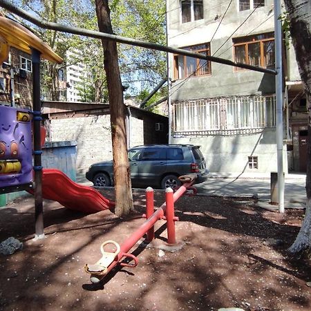 Appartment Lux, 2 Bedroom Єреван Екстер'єр фото