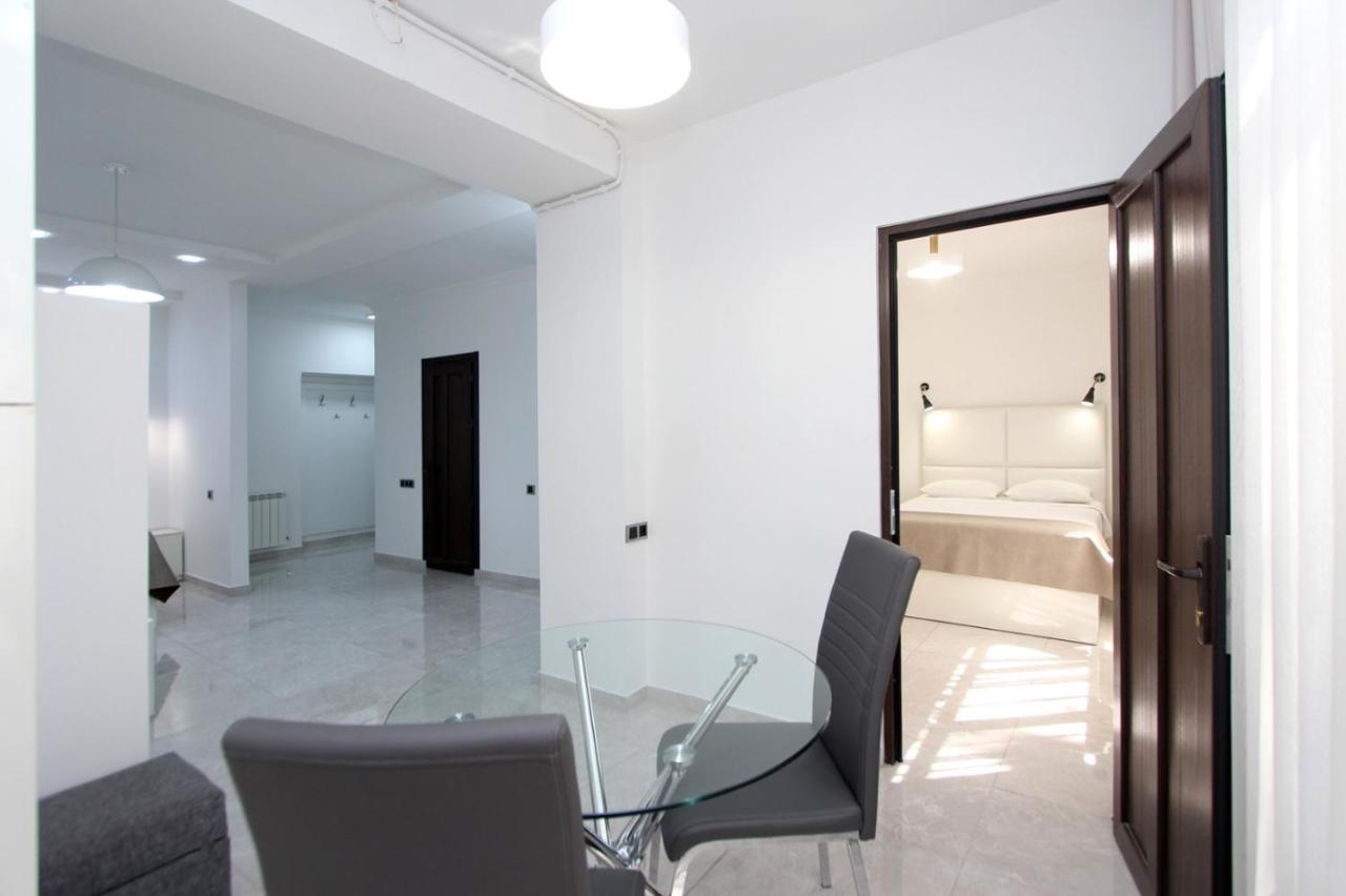 Appartment Lux, 2 Bedroom Єреван Екстер'єр фото
