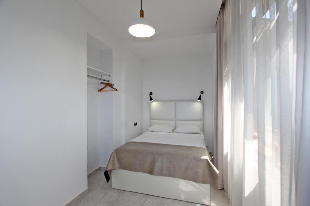 Appartment Lux, 2 Bedroom Єреван Екстер'єр фото