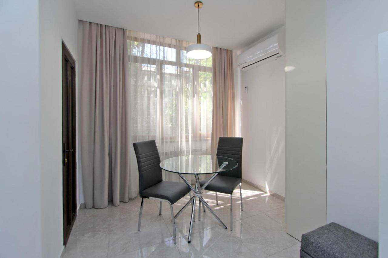 Appartment Lux, 2 Bedroom Єреван Екстер'єр фото