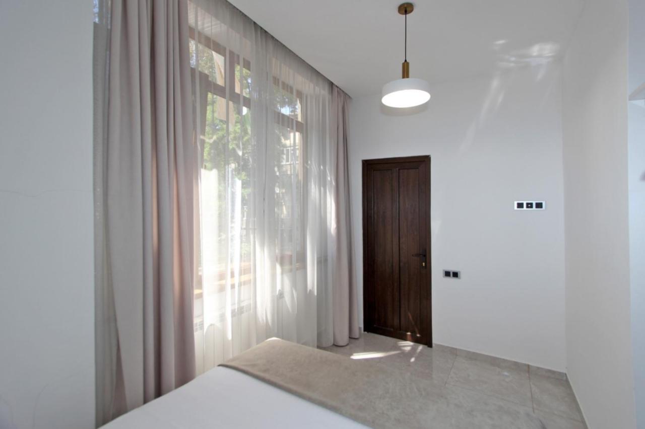 Appartment Lux, 2 Bedroom Єреван Екстер'єр фото
